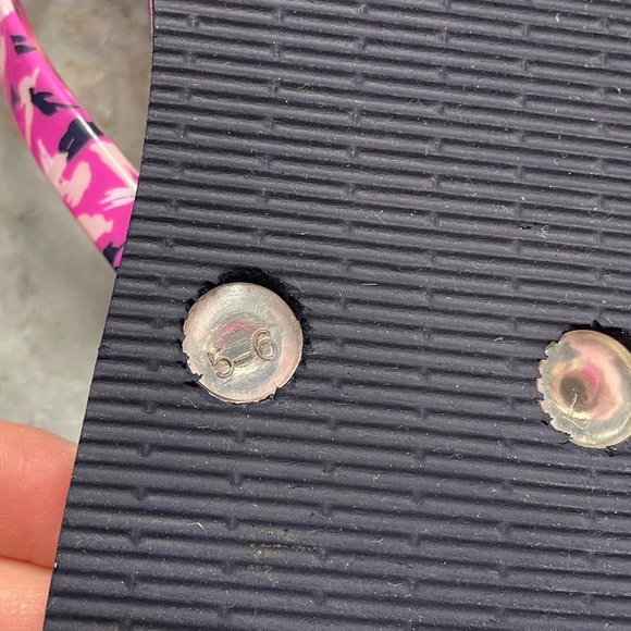 New Vera Bradley Flamingo Fiesta Flip Flops Navy/Pink Women’s Size 5-6 - Picture 6 of 8